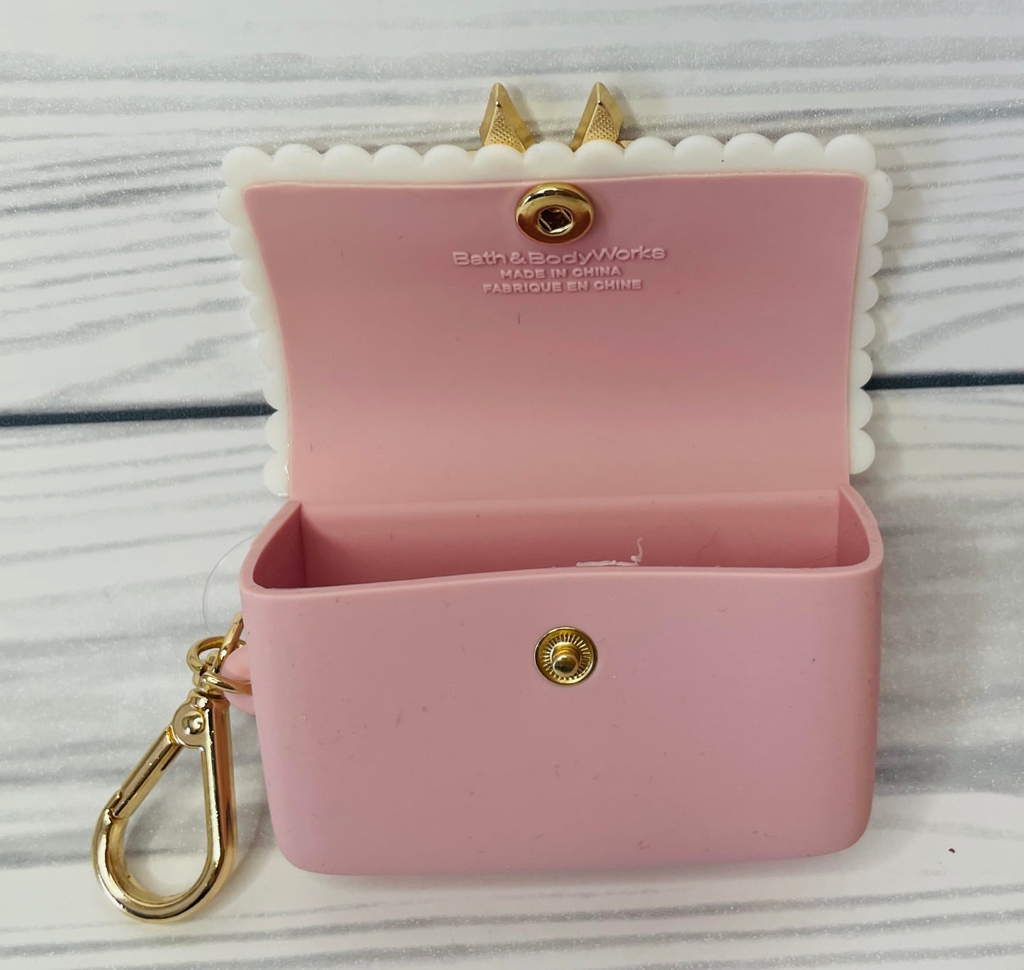 Bath & Body Works Scallop Bow Snap Case